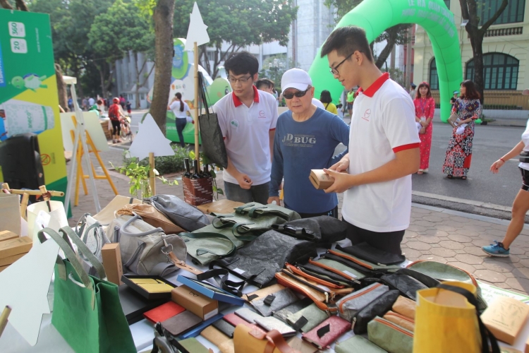 Thủ tướng Nguyễn Xuân Phúc dự Lễ ra quân toàn quốc phong trào chống rác thải nhựa thu tuong nguyen xuan phuc du le ra quan toan quoc phong trao chong rac thai nhua