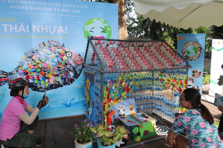 Thủ tướng Nguyễn Xuân Phúc dự Lễ ra quân toàn quốc phong trào chống rác thải nhựa thu tuong nguyen xuan phuc du le ra quan toan quoc phong trao chong rac thai nhua