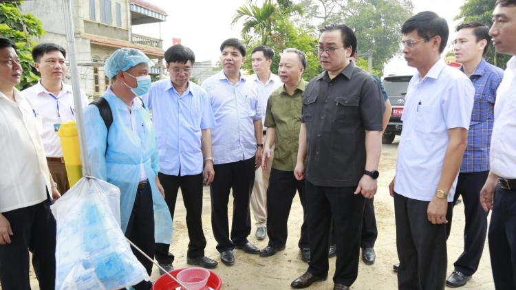 Bí thư Thành ủy Hà Nội kiểm tra công tác phòng chống dịch tả lợn châu Phi tại huyện Quốc Oai