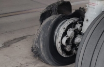 Nổ lốp máy bay chở 168 khách ở Ấn Độ, phải hạ cánh khẩn cấp