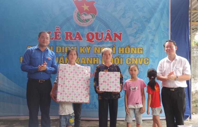 Ra quân Chiến dịch Kỳ nghỉ hồng trong thanh niên khối Công nhân viên chức