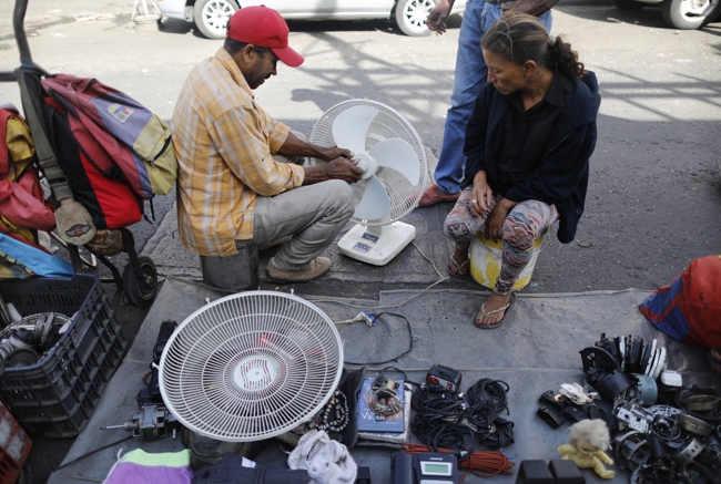 lam canh kho khan nguoi dan venezuela tich cuc dung do tai che