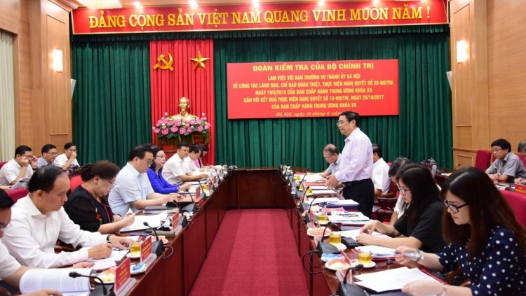 doan kiem tra cua bo chinh tri lam viec voi ha noi ve cong tac can bo va to chuc bo may