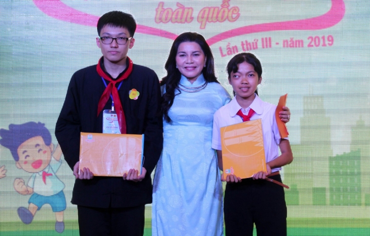 Tuyên dương những tấm gương thiếu nhi vượt khó tuyen duong nhung tam guong thieu nhi vuot kho