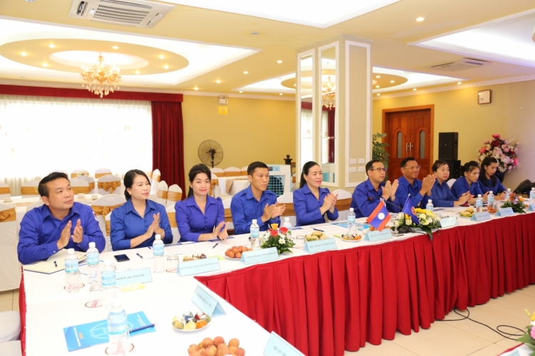 thanh nien ha noi het suc ho tro dong hanh cung tuoi tre vieng chan