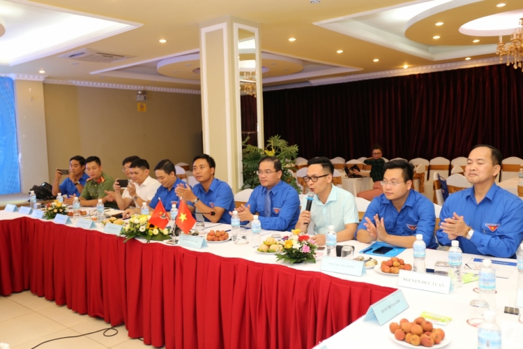 thanh nien ha noi het suc ho tro dong hanh cung tuoi tre vieng chan