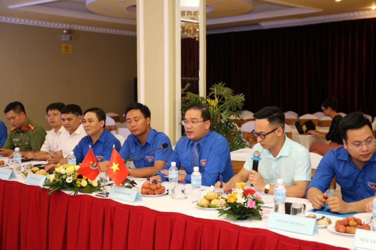 thanh nien ha noi het suc ho tro dong hanh cung tuoi tre vieng chan