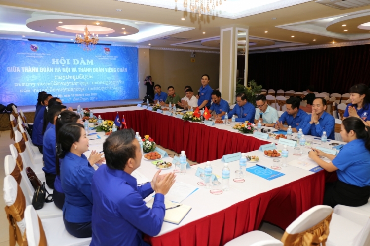 Thanh niên Hà Nội hết sức hỗ trợ, đồng hành cùng tuổi trẻ Viêng Chăn thanh nien ha noi het suc ho tro dong hanh cung tuoi tre vieng chan