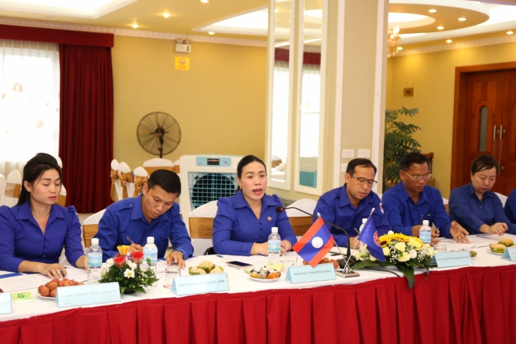 Thanh niên Hà Nội hết sức hỗ trợ, đồng hành cùng tuổi trẻ Viêng Chăn thanh nien ha noi het suc ho tro dong hanh cung tuoi tre vieng chan