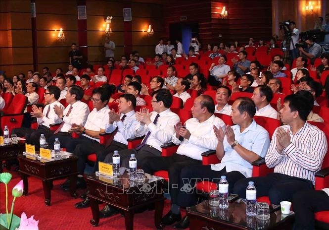 Phó Thủ tướng Vũ Đức Đam chúc mừng người làm báo nhân dịp 21-6 pho thu tuong vu duc dam chuc mung nguoi lam bao nhan dip 21 6