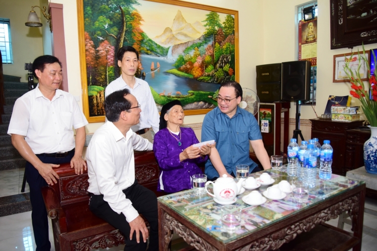 dua viec thuc hien cac quy tac ung xu vao sinh hoat chi bo