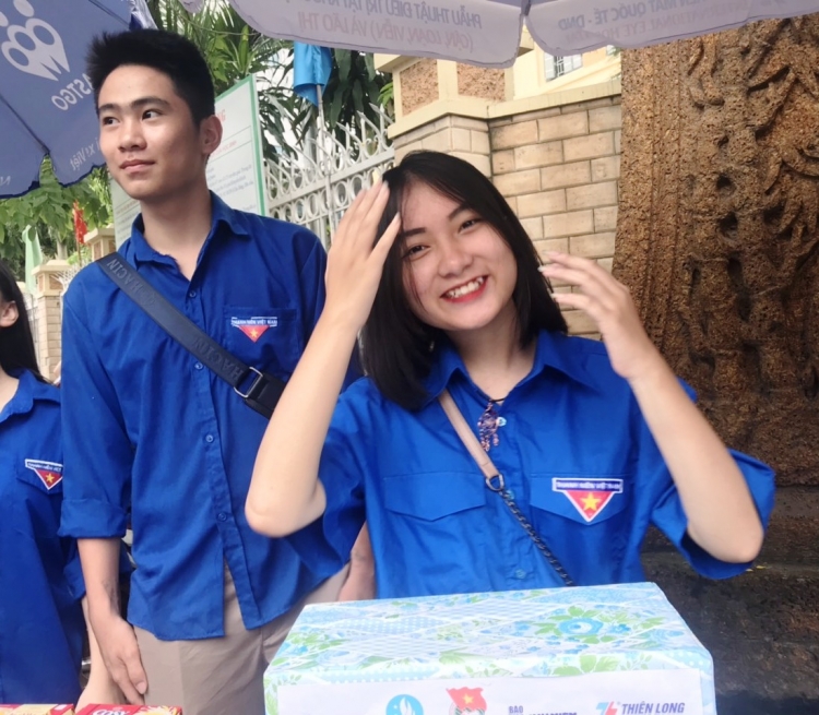 nhung nu cuoi tiep suc si tu