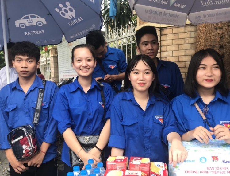 nhung nu cuoi tiep suc si tu