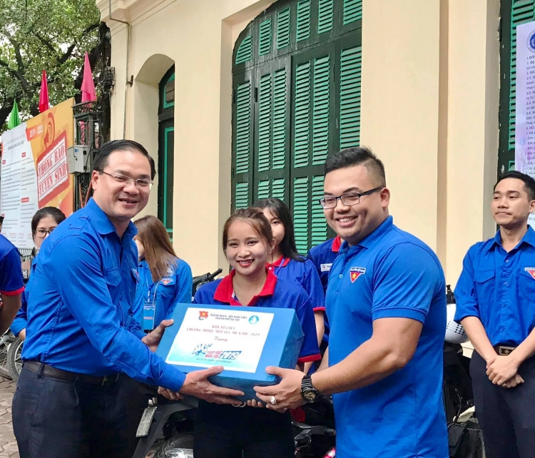 nhung nu cuoi tiep suc si tu