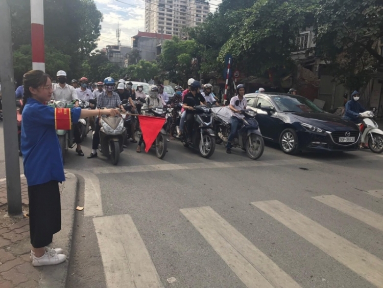 bat chap nang nong tinh nguyen vien thu do luon dong hanh cung si tu