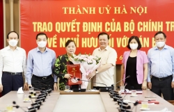 trao quyet dinh nghi huu cho nguyen chu tich hdnd tp ha noi nguyen thi bich ngoc