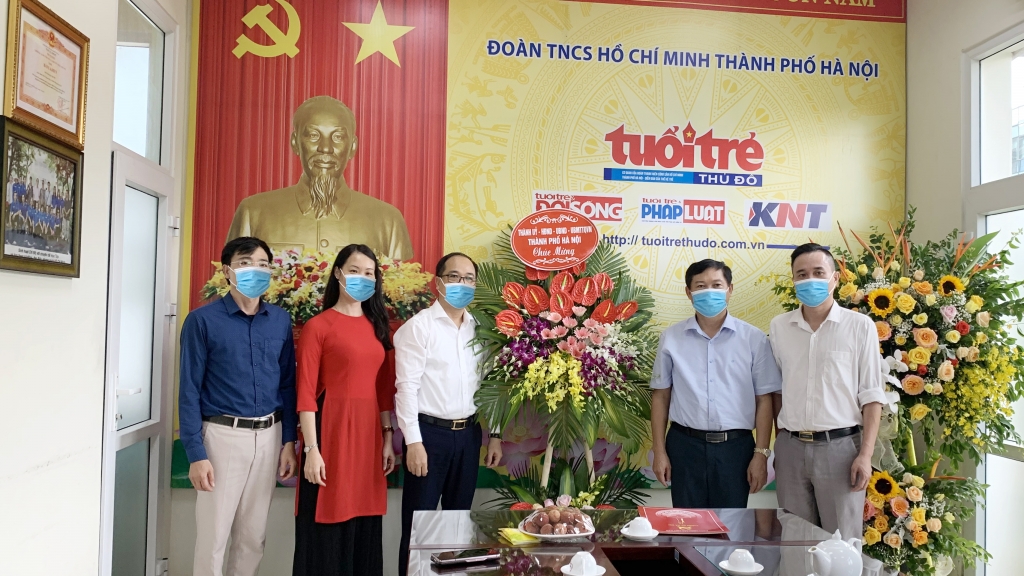 Phó Trưởng ban Thường trực Ban Tuyên giáo Thành ủy Hà Nội  Phạm Thanh Học chúc mừng Báo Tuổi trẻ Thủ đô