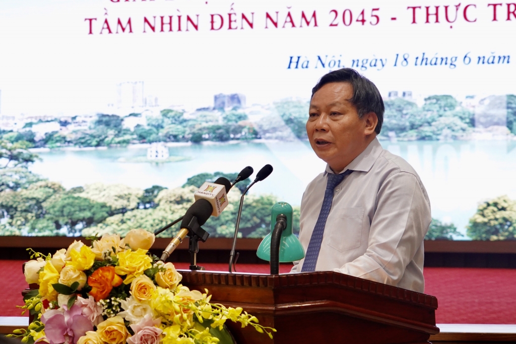 Phó Bí thư Thành ủy Nguyễn Văn Phong phát biểu tại buổi tọa đàm