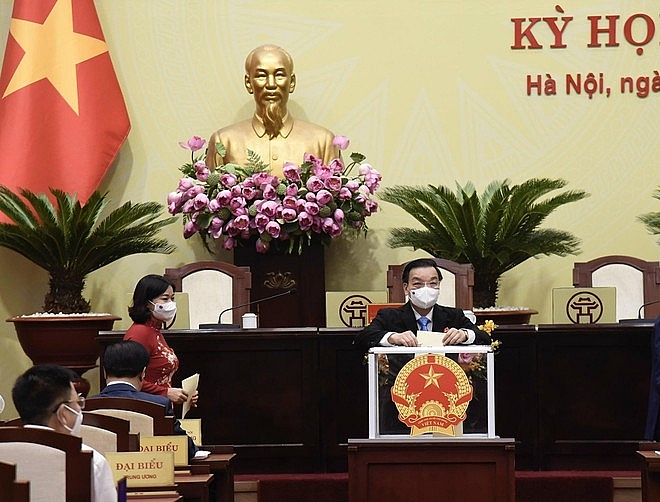 Các đại biểu bỏ phiếu bầu chức danh Chủ tịch UBND TP Hà Nội nhiệm kỳ 2021-2026