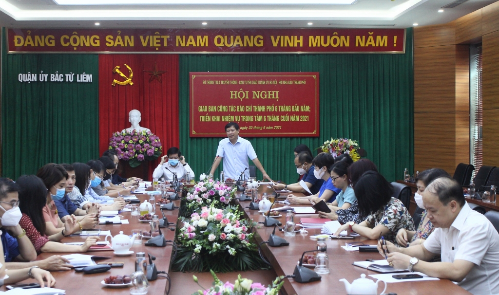 Phó Trưởng ban Thường trực Ban Tuyên giáo Thành ủy Phạm Thanh Học chủ trì hội nghị