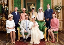 Vợ chồng Hoàng tử Harry làm lễ rửa tội cho con trai