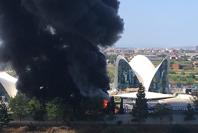 Thủy cung lớn nhất châu Âu bốc cháy, hàng ngàn người hoảng loạn