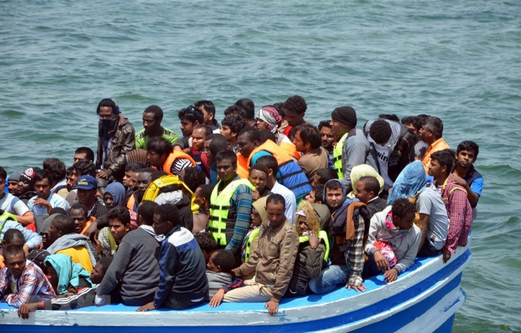 tay ban nha libya va maroc cuu hang tram nguoi di cu tren bien