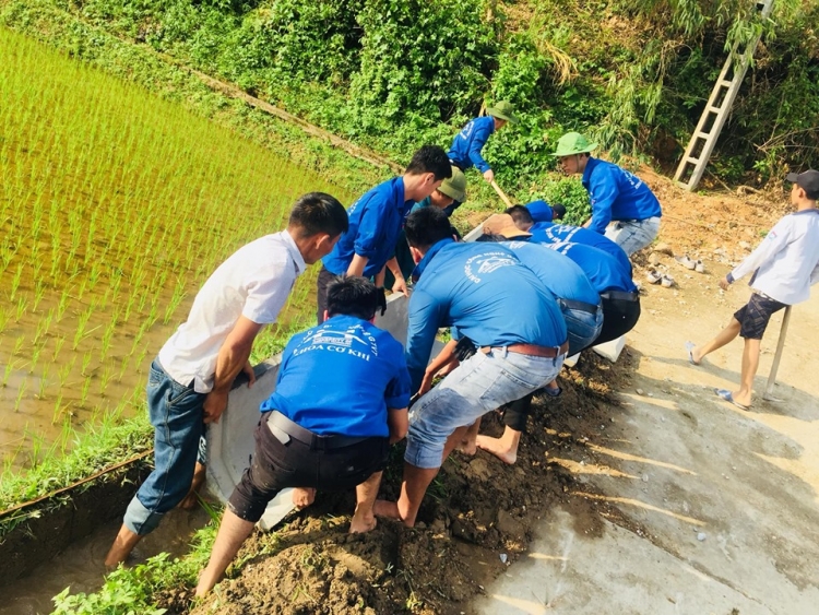 dau chan tinh nguyen tren vung kho