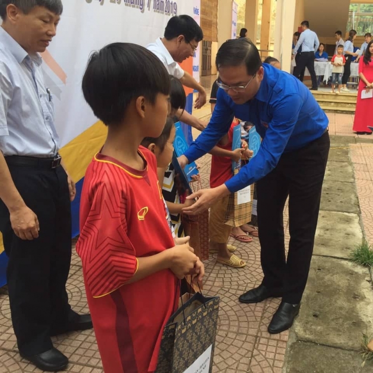 1400 dong bao dan toc thieu so thu do duoc kham benh phat thuoc mien phi