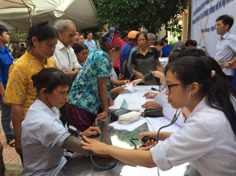 1400 dong bao dan toc thieu so thu do duoc kham benh phat thuoc mien phi