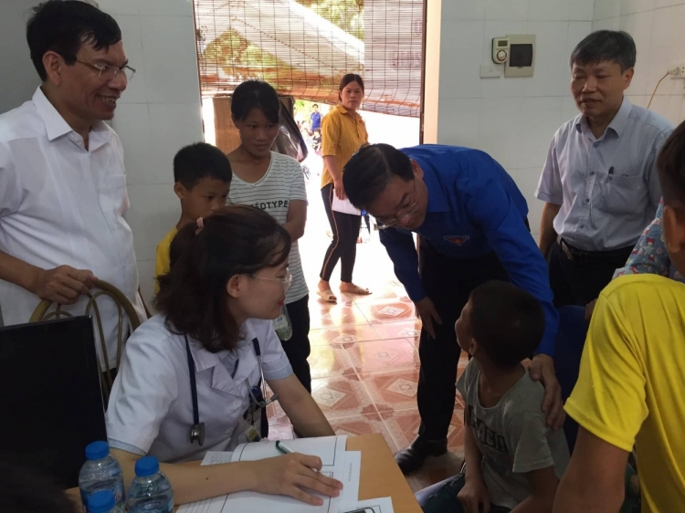 1400 dong bao dan toc thieu so thu do duoc kham benh phat thuoc mien phi