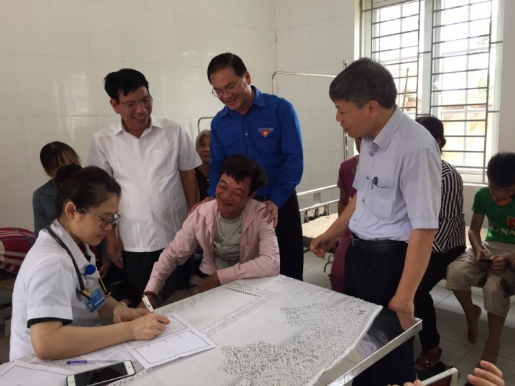 1400 dong bao dan toc thieu so thu do duoc kham benh phat thuoc mien phi