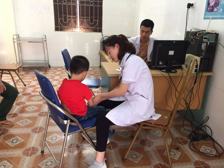 1400 dong bao dan toc thieu so thu do duoc kham benh phat thuoc mien phi