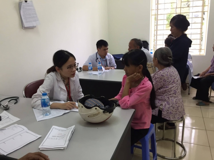 1400 dong bao dan toc thieu so thu do duoc kham benh phat thuoc mien phi