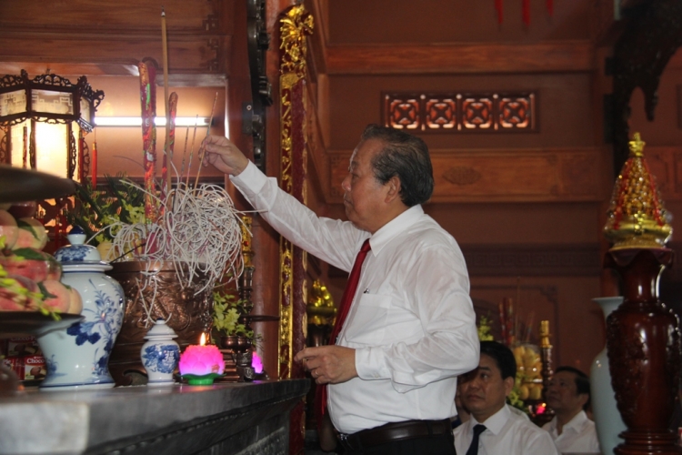 thu tuong thap huong tri an cac anh hung liet si tai yen bai