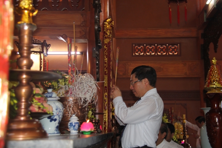 thu tuong thap huong tri an cac anh hung liet si tai yen bai