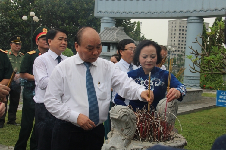 thu tuong thap huong tri an cac anh hung liet si tai yen bai