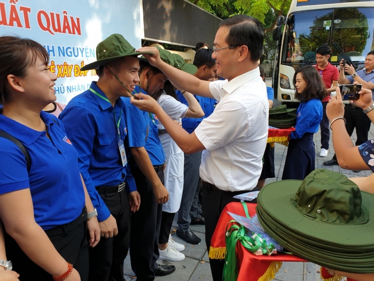 tuoi tre thu do xuat quan tinh nguyen tai lao