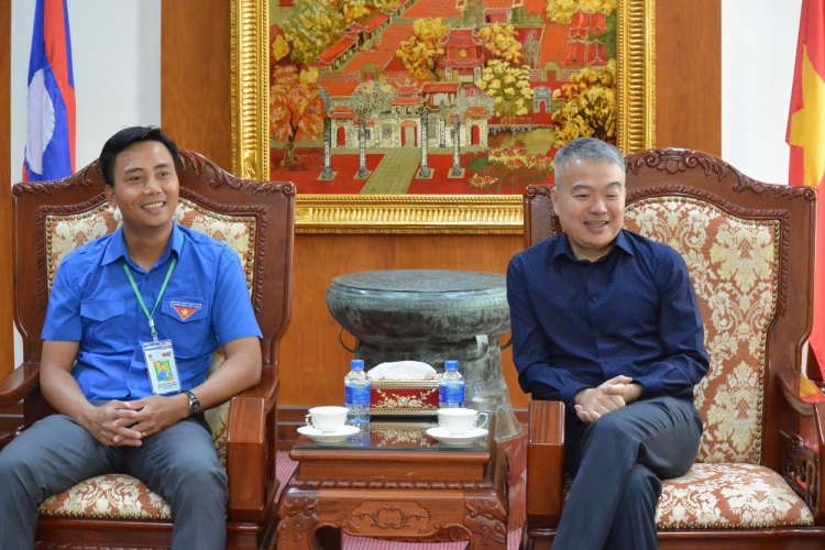 Đoàn tình nguyện Tuổi trẻ Thủ đô dâng hương tại tượng đài cố Chủ tịch Kaysone Phomvihane doan tinh nguyen tuoi tre thu do dang huong tai tuong dai co chu tich kaysone phomvihane