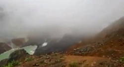 video canh sat lo rung chuyen dat troi chon vui mo da quy o myanmar