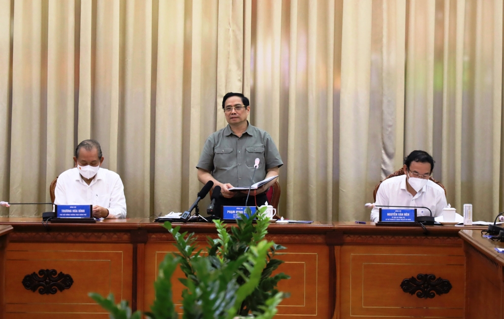 Thủ tướng Chính phủ Phạm Minh Chính và đoàn công tác của Chính phủ có buổi làm việc với lãnh đạo TP HCM về thực hiện công tác phòng, chống dịch Covid-19 vào chiều ngày 11/7