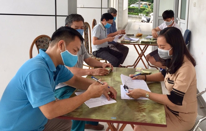 Chi hỗ trợ từ gói an sinh xã hội của Chính phủ cho người lao động bị ảnh hưởng bởi dịch Covid-19 năm 2020 tại quận Long Biên.