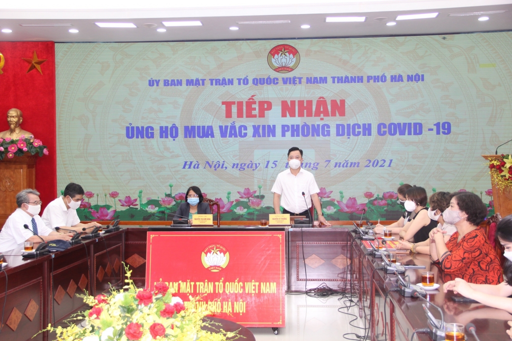 Phó Chủ tịch Ủy ban MTTQ Việt Nam TP Hà Nội Nguyễn Sỹ Trường phát biểu tại chương trình