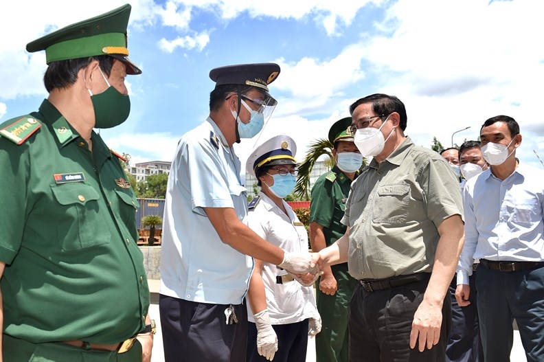 Thủ tướng Phạm Minh Chính kiểm tra công tác phòng chống dịch tại cửa khẩu quốc tế Mộc Bài, Tây Ninh