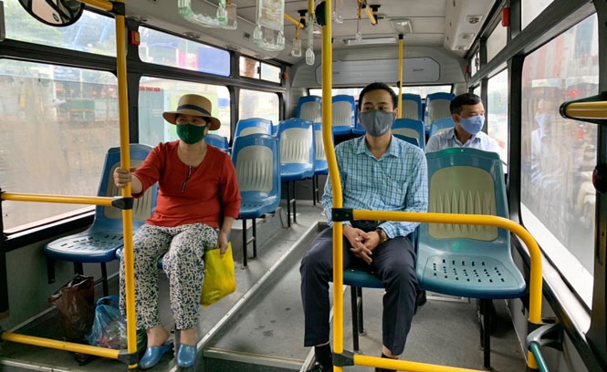 Từ 0 giờ ngày 8/3,Hà Nội không thực hiện giãn cách hành khách trên các phương tiện công cộng