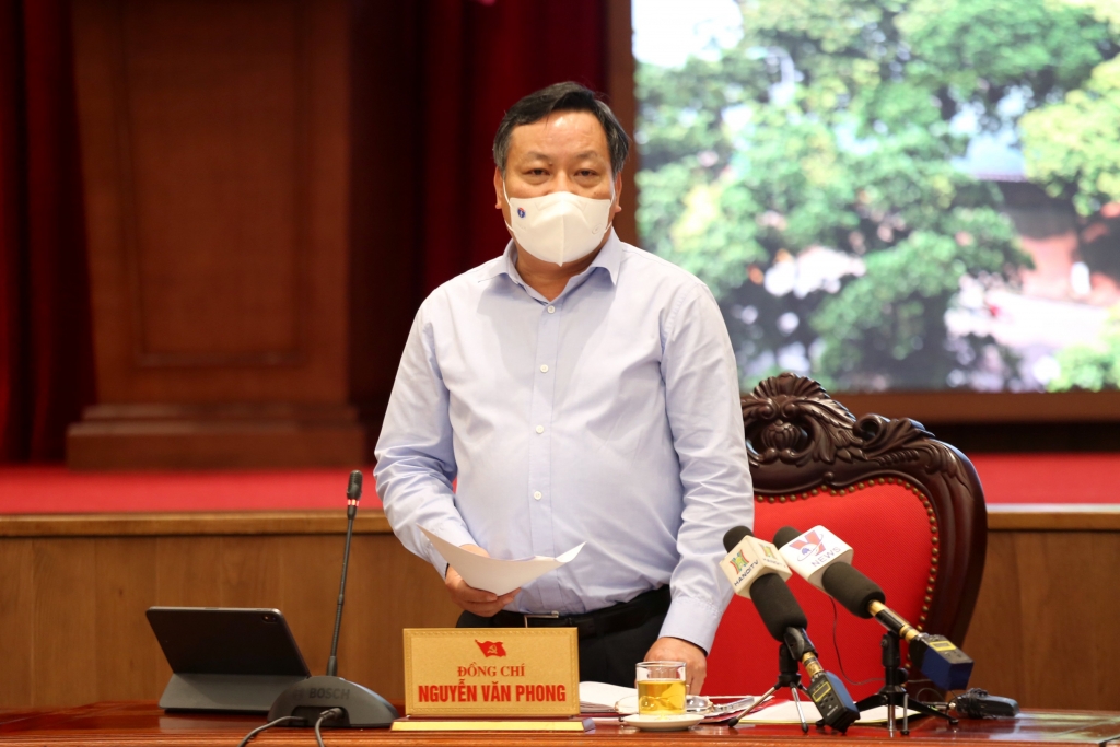 Phó Bí thư Thành ủy Nguyễn Văn Phong phát biểu tại buổi hợp báo