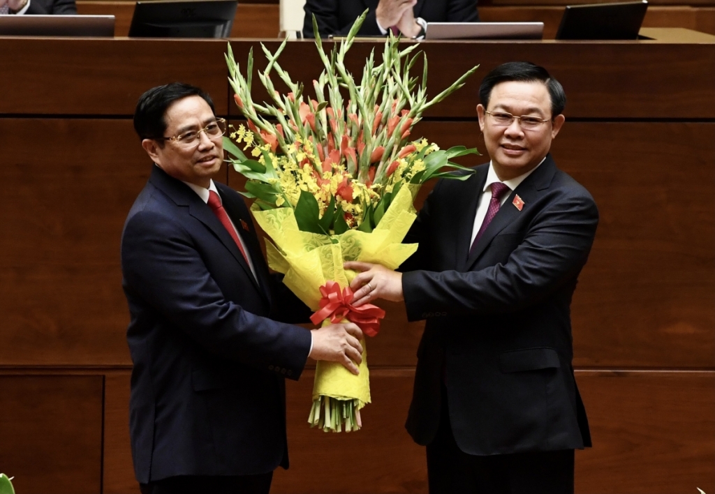 Chủ tịch Quốc hội Vương Đình Huệ chúc mừng Thủ tướng Phạm Minh Chính