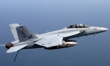 Tiêm kích F-18 Mỹ rơi, 7 người bị thương