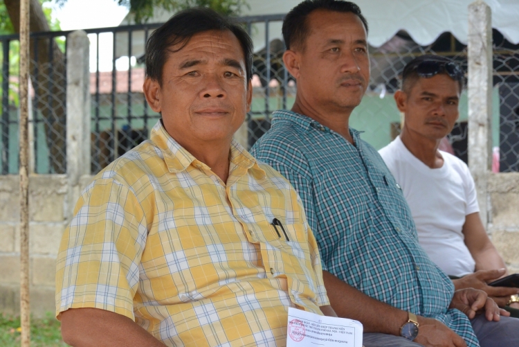 mau ao trang tinh nguyen cua tuoi tre thu do tren dat nuoc lao