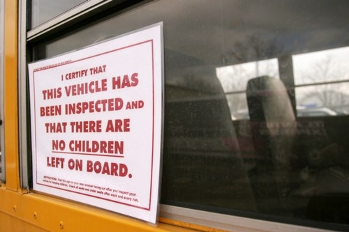 day la cach cac nuoc tren the gioi phat hien hoc sinh ngu quen tren xe bus